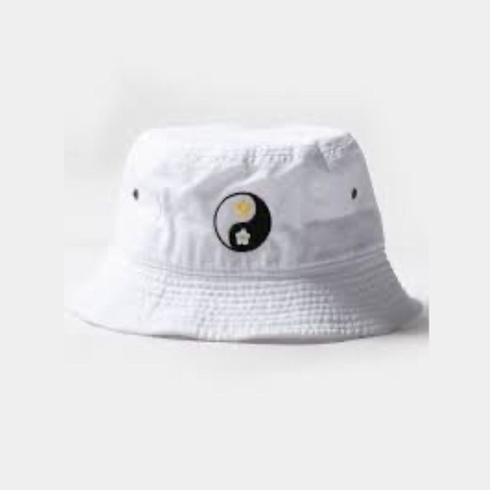 Yin Yang Women’s White Bucket Hat 100% Cotton Size Small/Medium NWOT